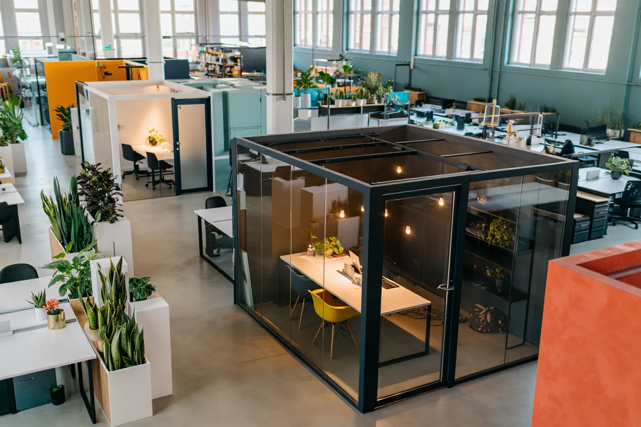 US coworking inventory hit 9,400 locations in Q2 2026 as second-tier markets drive growth and average space sizes shrink, per new Yardi data.