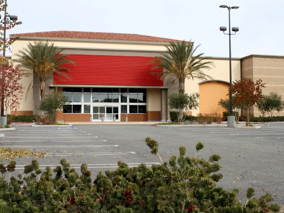 Retail Store Closures Outpace Openings, Bigger Boxes Win