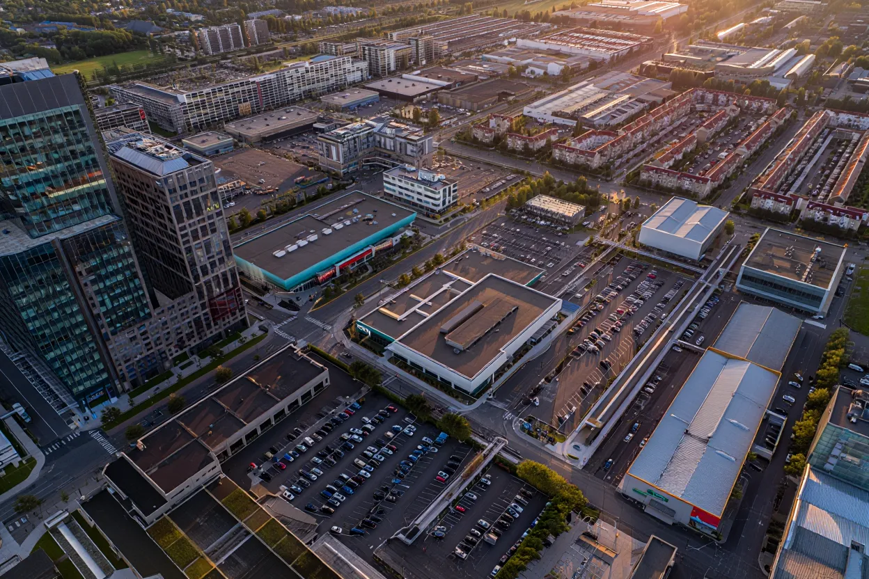 CBRE pushed US CRE cap rate compression to 2027 as persistent high interest rates weigh on property values and investor returns.