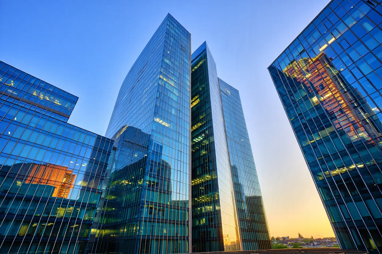 Expansion leasing reached 58% of prime office deals in H1 2026, while costs climbed sharply across major US cities.