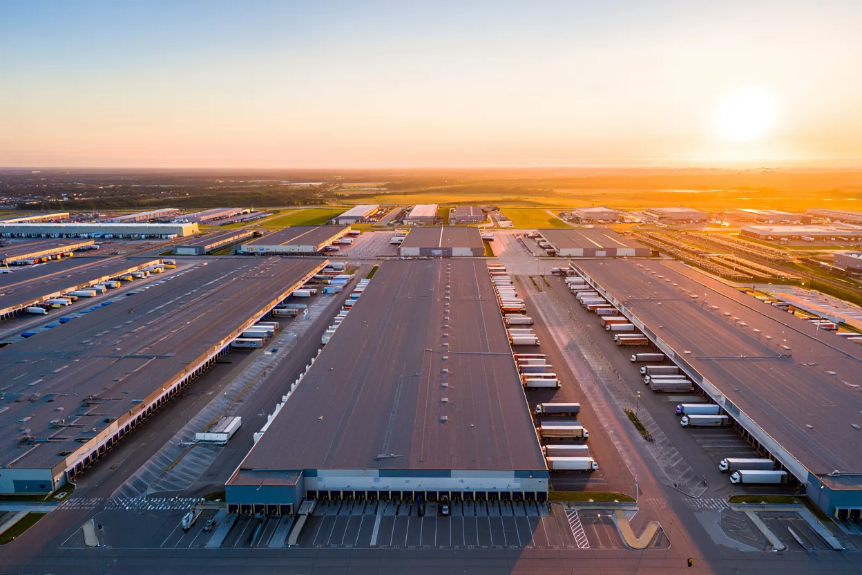 The US logistics market is gaining momentum in 2026, with demand outpacing supply, net absorption surging, and rents pressing upward.