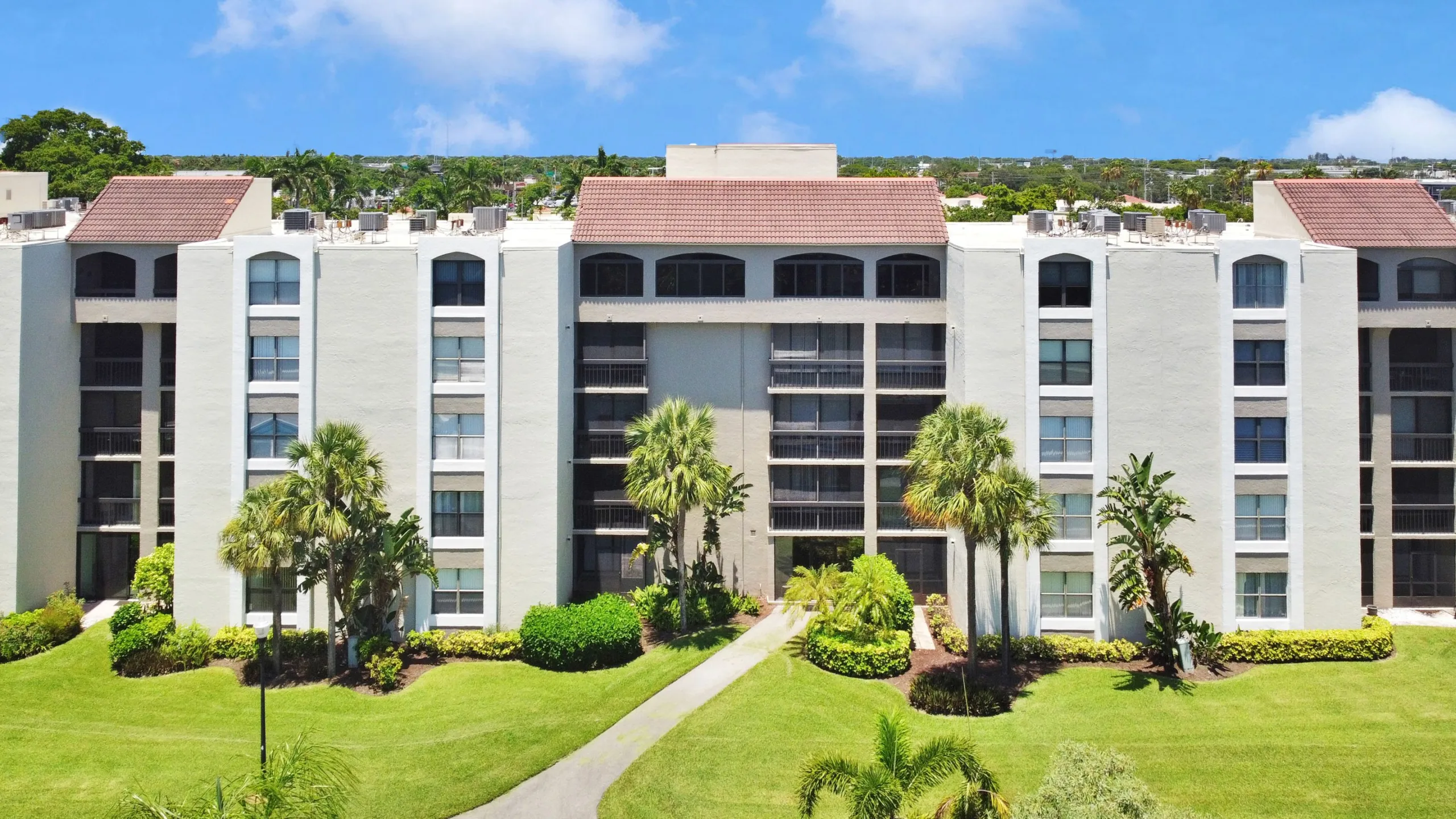 Senior housing investment is surging as buyers pay record per-unit prices, yet strong fundamentals keep many owners reluctant to sell.