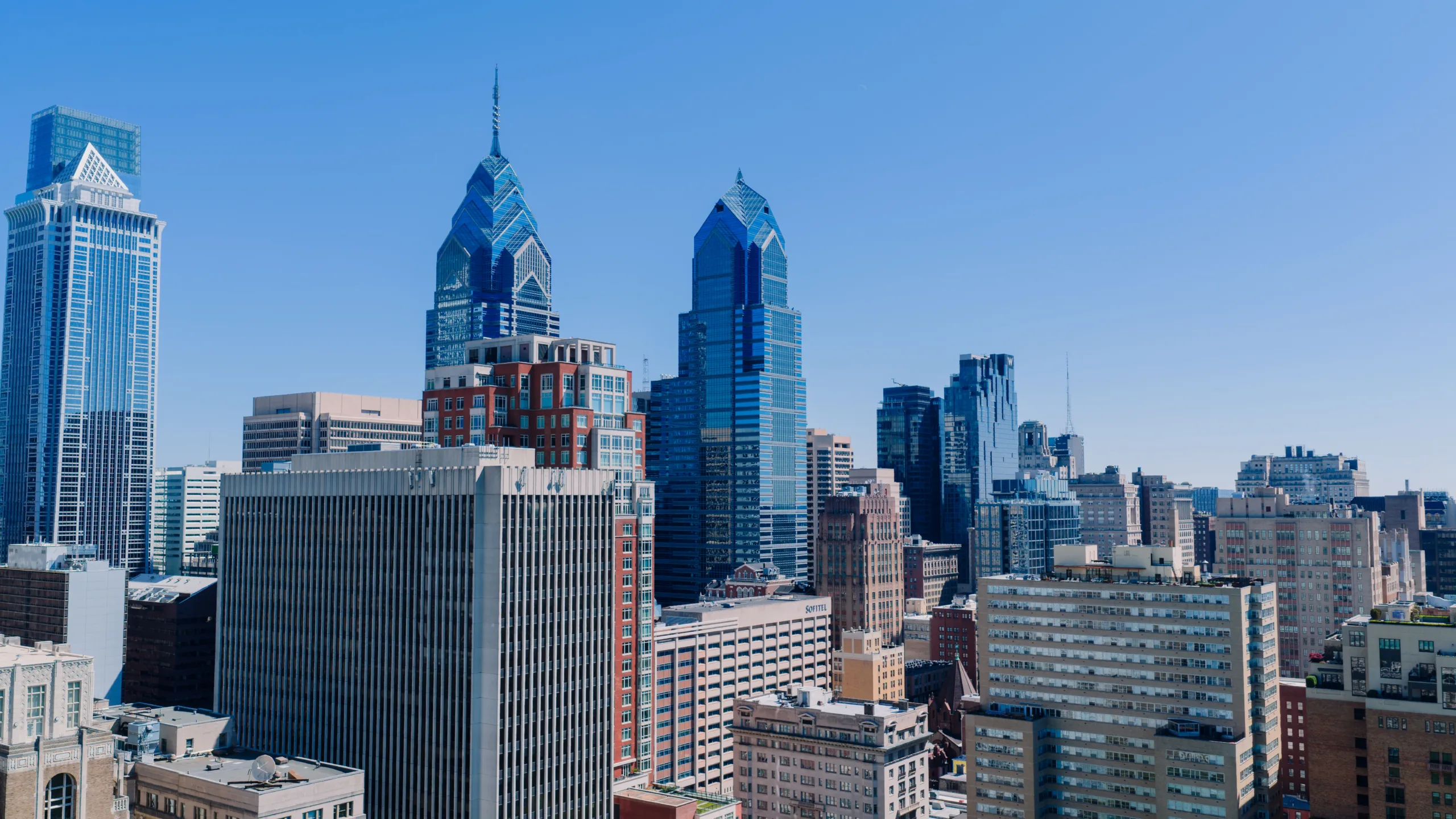 US hotel RevPAR grew for an 18th straight week, fueled by group and transient demand in key markets like Philadelphia and Chicago.
