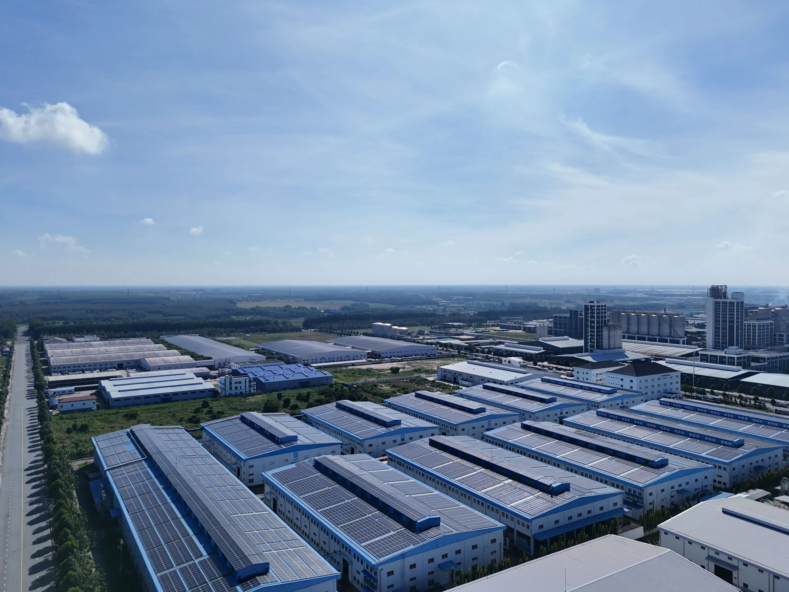Starwood and Realterm closed a record $672M loan for 78 US industrial outdoor storage properties, signaling rising institutional interest.
