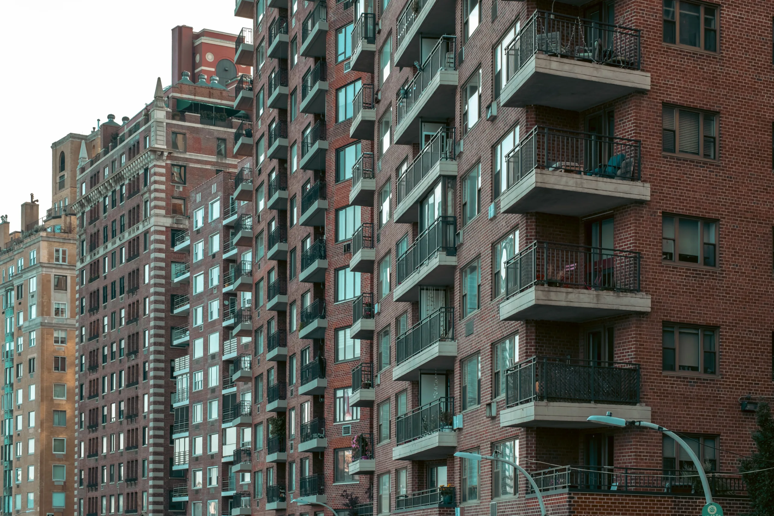 Multifamily investment is rebounding as capital targets supply-constrained major metros. See what’s driving the shift and why it matters.