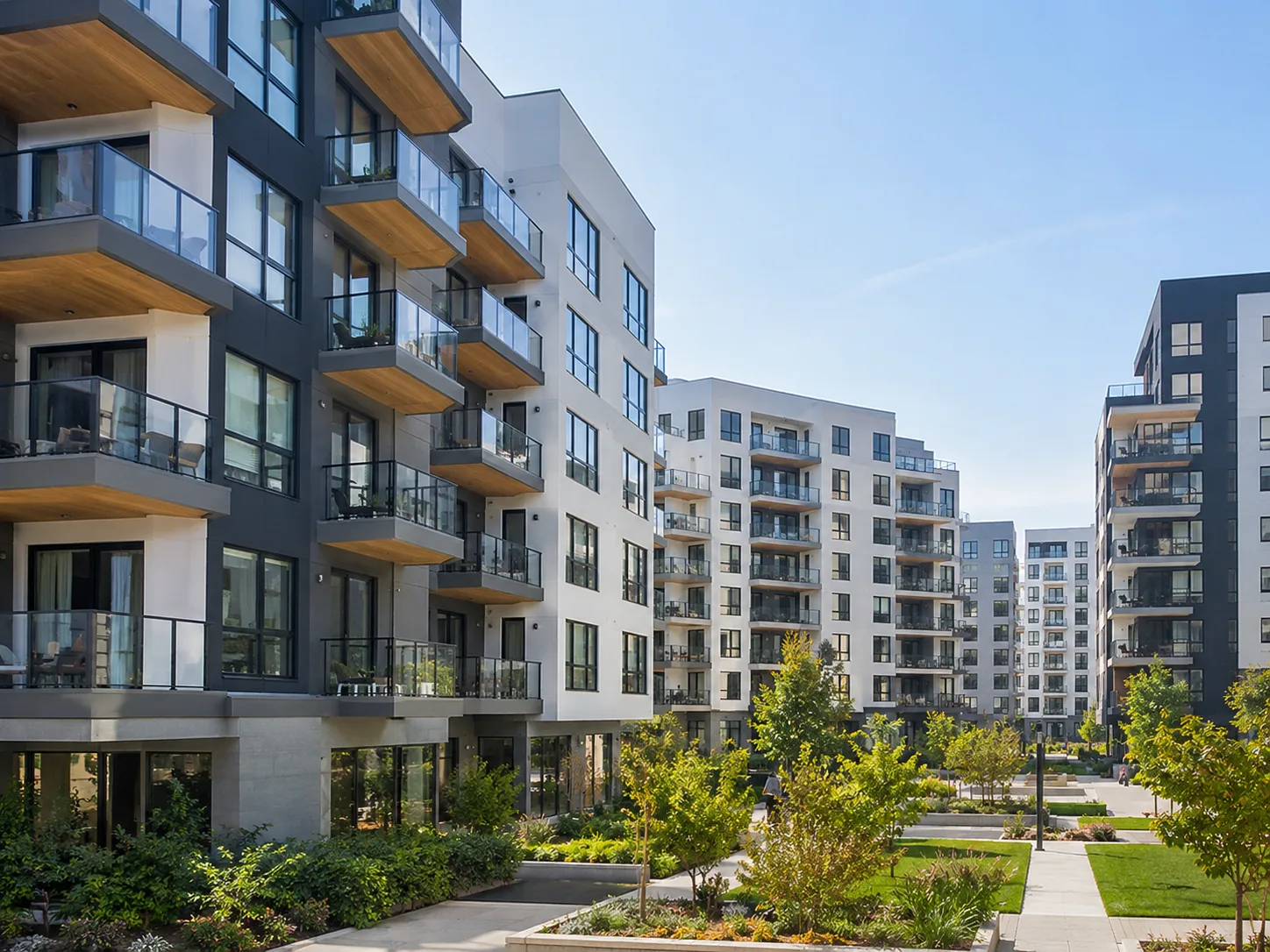 Apartment rent growth reached 0.9% in August as occupancy held at 95.5%, while coastal markets outpaced supply-heavy Sun Belt metros.