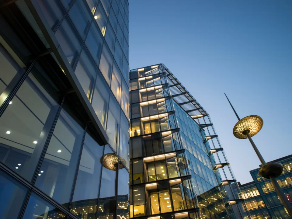 The office market is recovering, but a 600-basis-point vacancy gap shows prime buildings are pulling sharply ahead of weaker assets.
