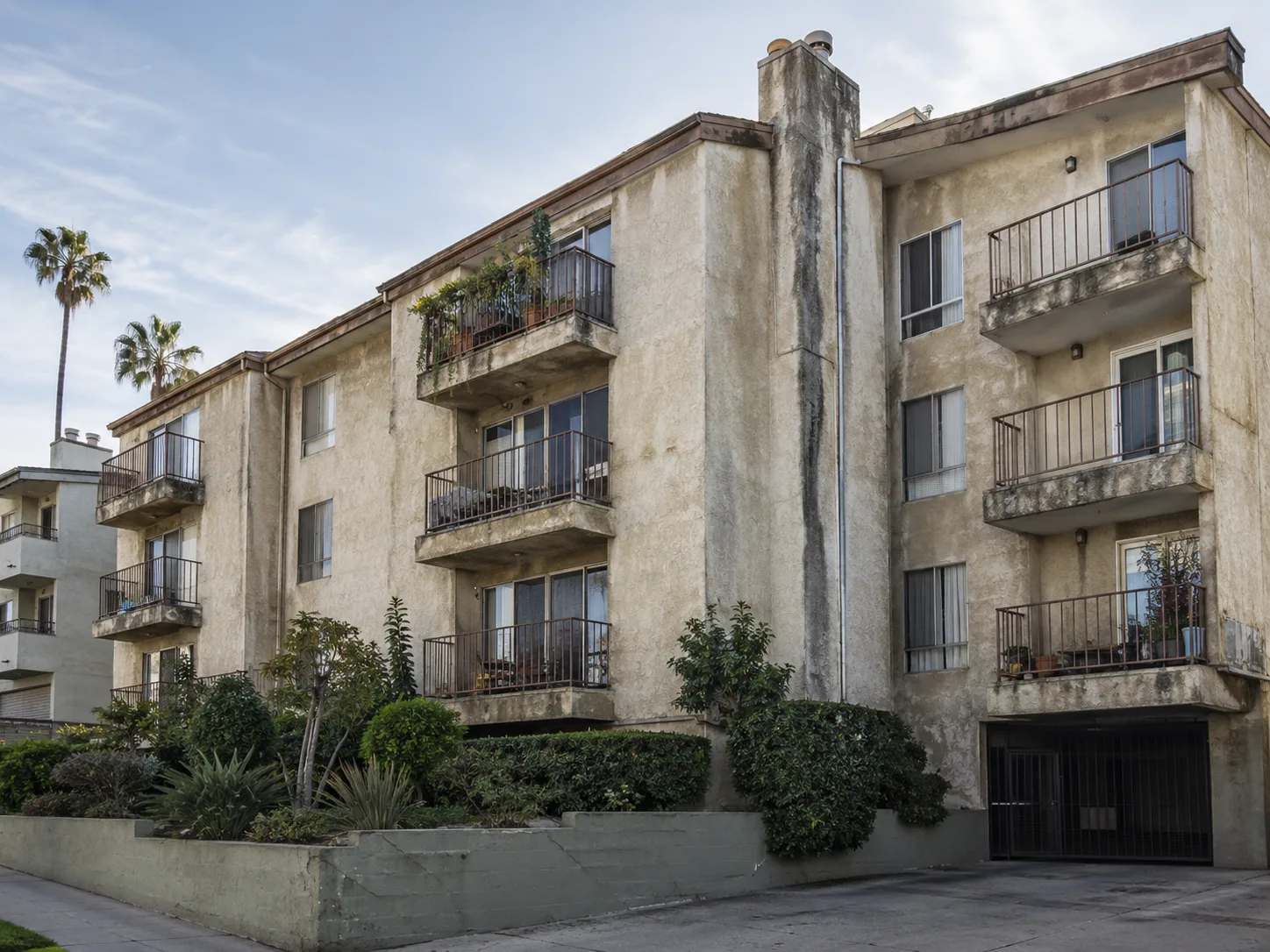 Mold lawsuits are raising insurance and legal costs for apartment owners as aging properties face growing maintenance pressure.