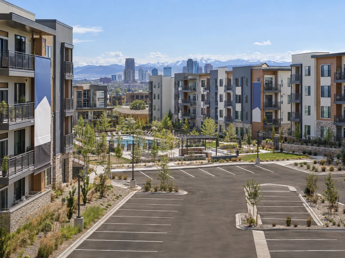 Rental concessions reached 43.5% of listings in major US metros as apartment oversupply pushed landlords to compete harder for tenants.