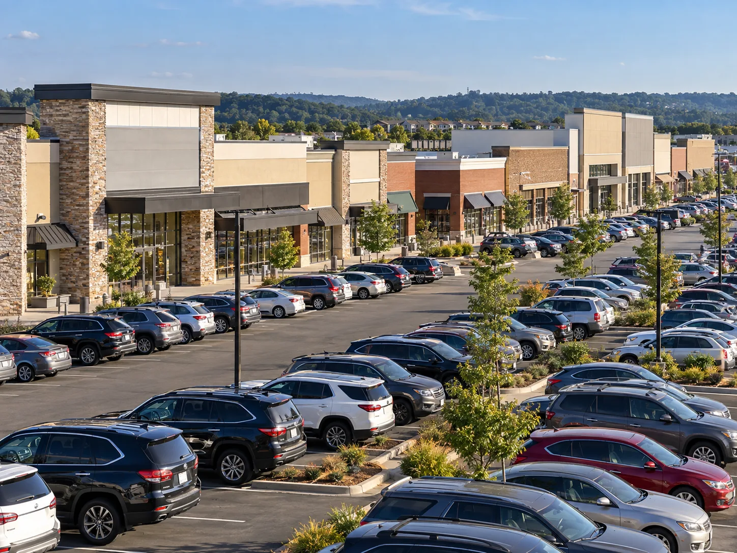 US retail demand is strengthening as store openings and absorption rise, but record-low construction is limiting expansion space.
