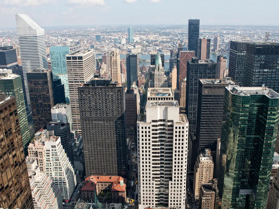 Manhattan Office Tower Sales Surge as Leasing Hits Records