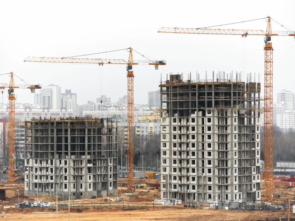 U.S. Construction Spending Jumps 0.9% to $2.2T in August