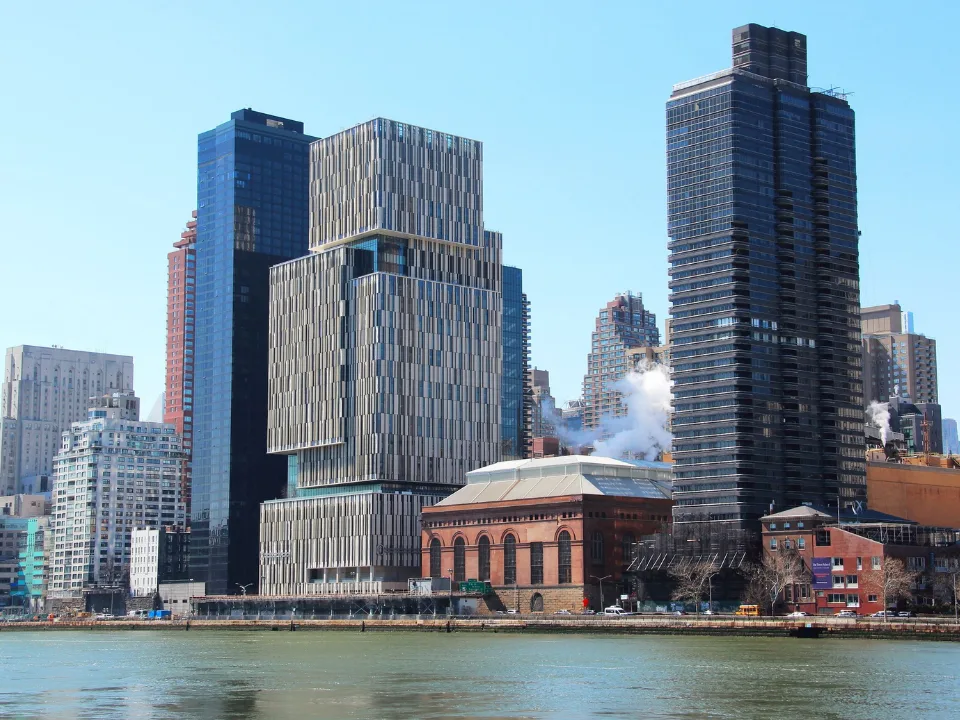 Manhattan Office Rents Jump 28% Beyond Trophy