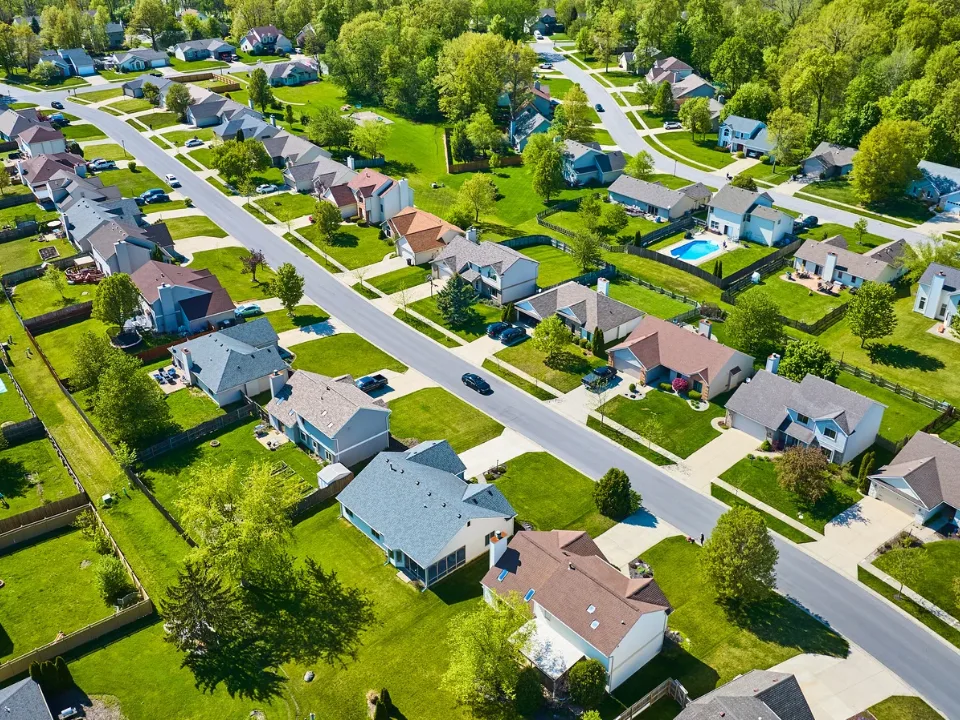 Pending Home Sales Fall 7.3% as Mortgage Rates Hit 7.6%